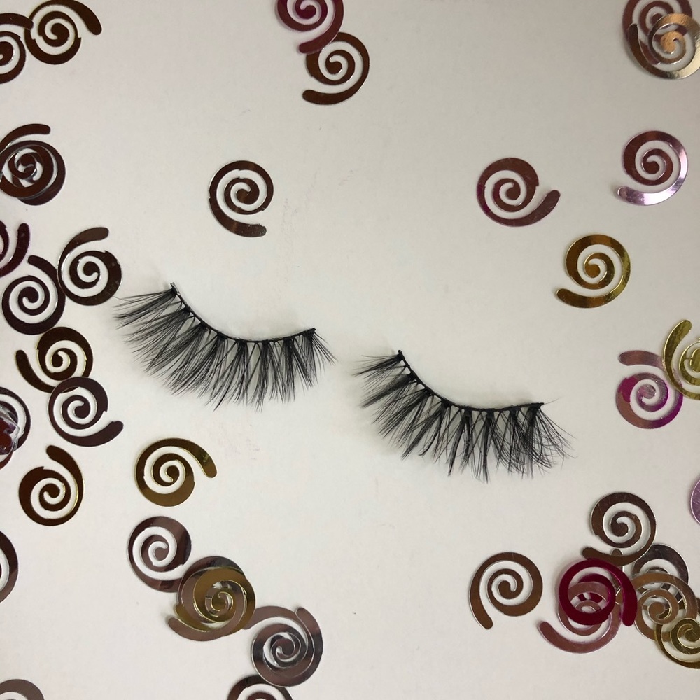 Wispy Lashes in “ADORN” 💓